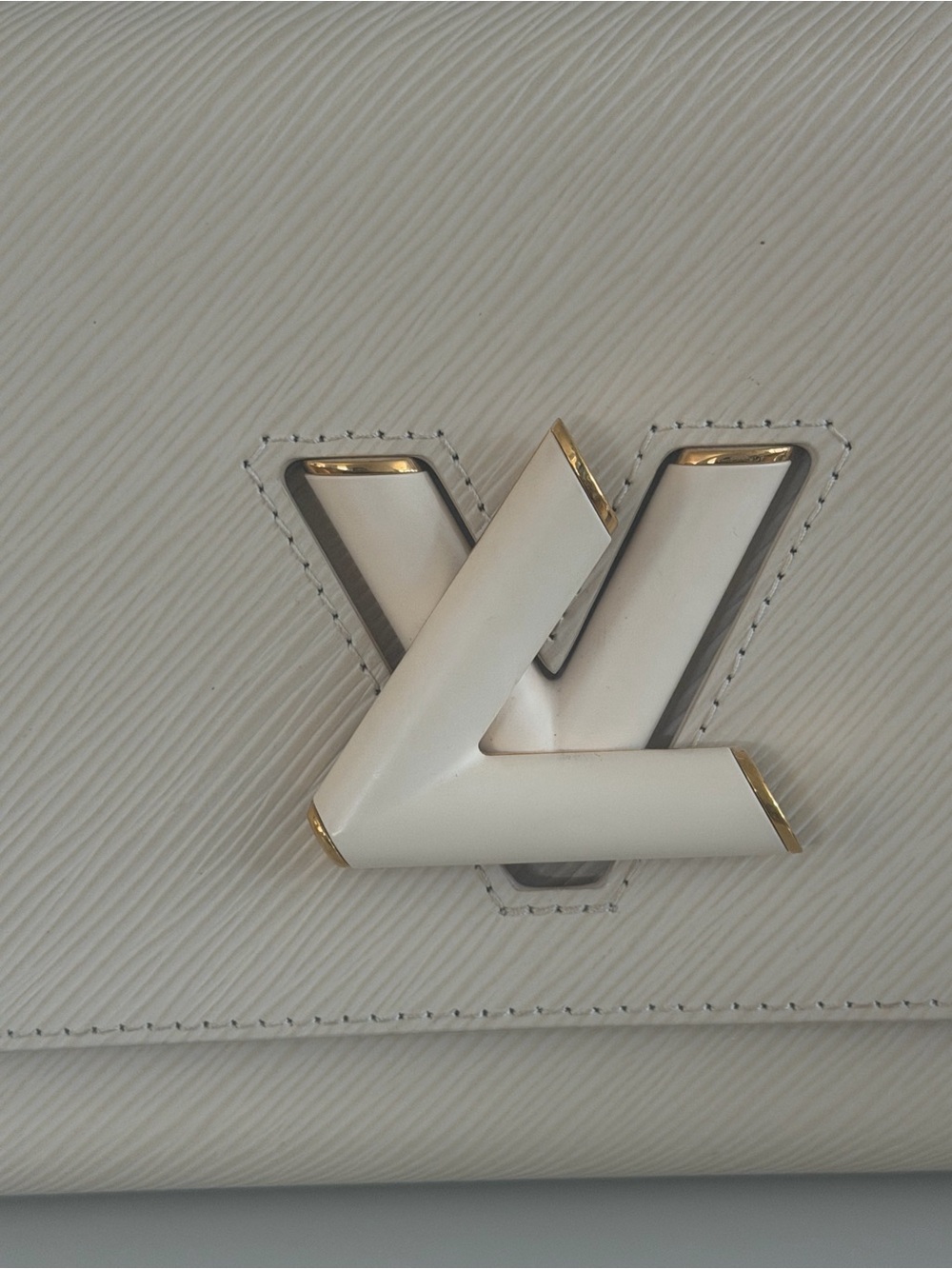 Louis Vuitton Twist MM – White Epi Leather - Picture 7 of 10